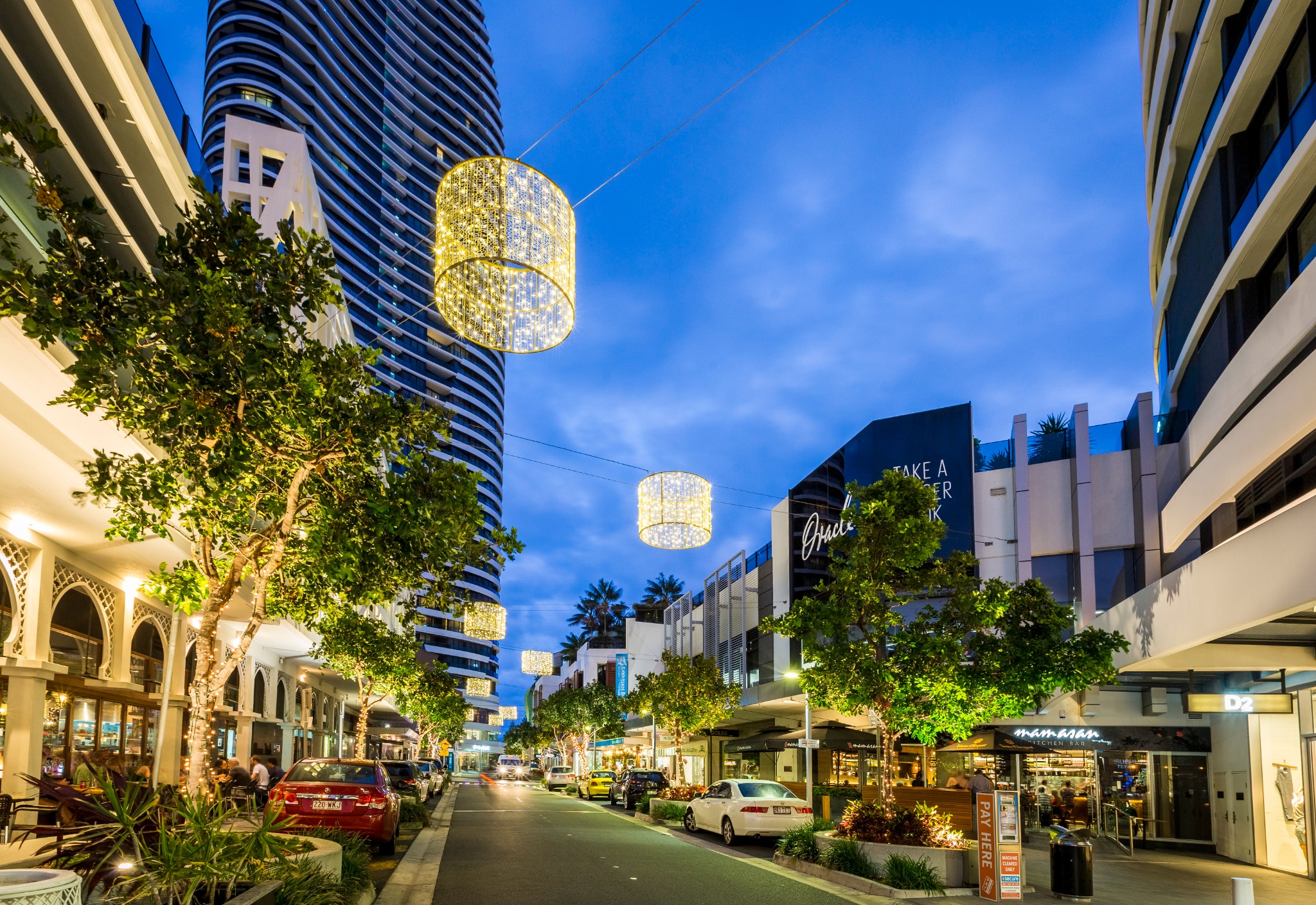 Oracle Boulevard, Broadbeach at dusk